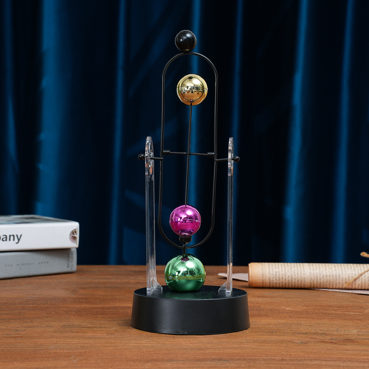 Office Furniture At Home - Pendule de Newton à mouvement perpétuel,